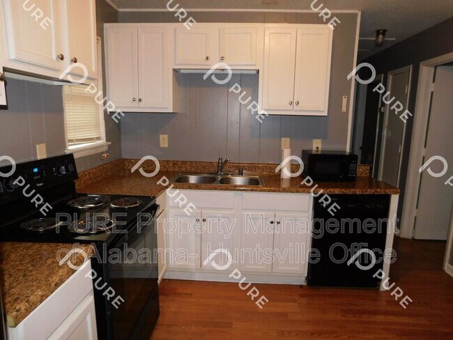 Foto del edificio - 4012 Offutt Ct NW