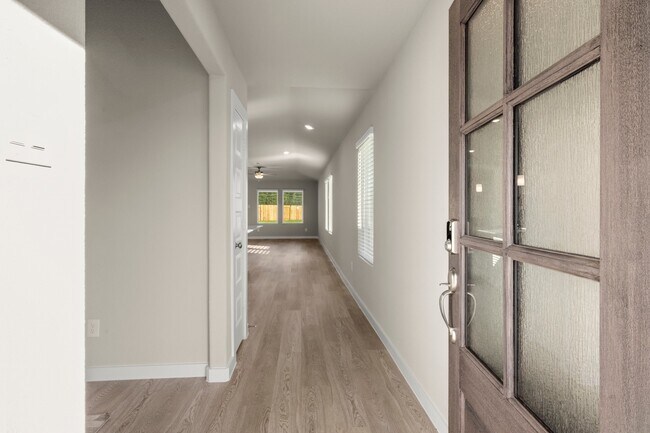 Building Photo - 16529 Breezy Knl Ct