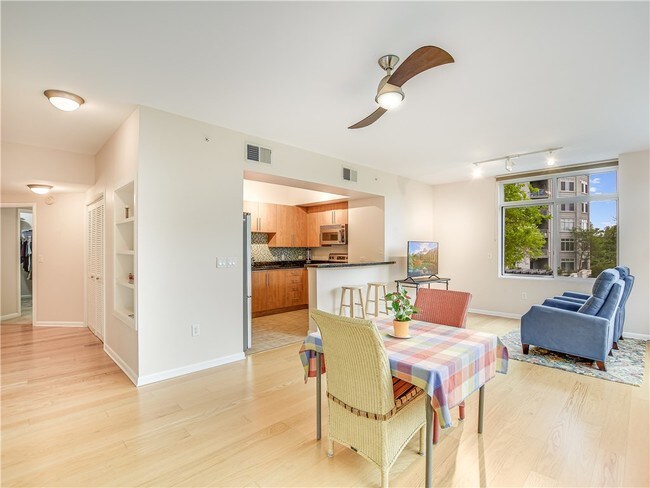 Building Photo - 54 Rainey St