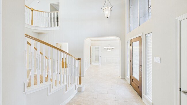 Foto del edificio - 5923 Serrano Terrace Ln