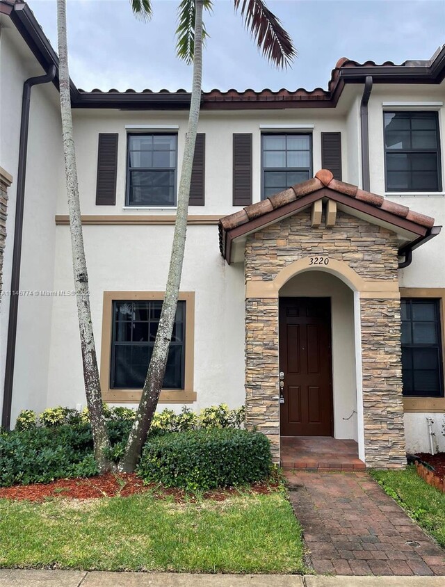 Foto principal - 3220 SE 5th St