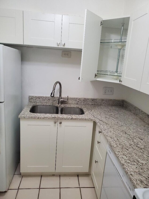 Kitchen - 312 Cherokee Ct