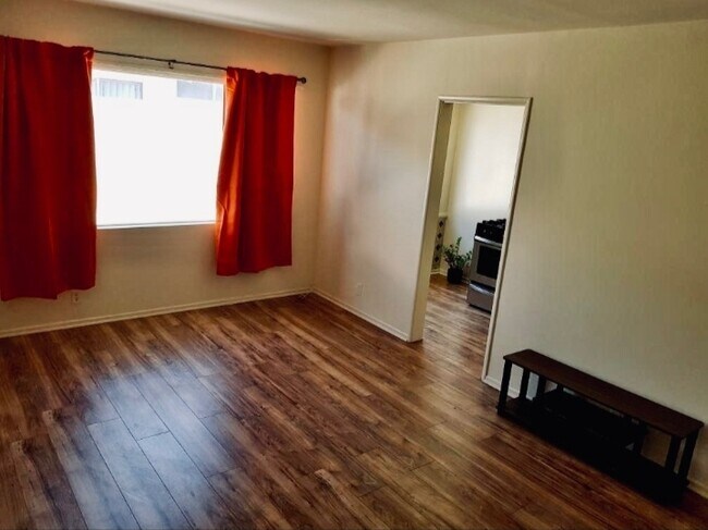 Foto del edificio - 10522 Palms Blvd