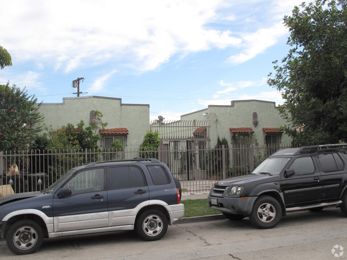 Building Photo - 2648-2654 1/2 Cloverdale