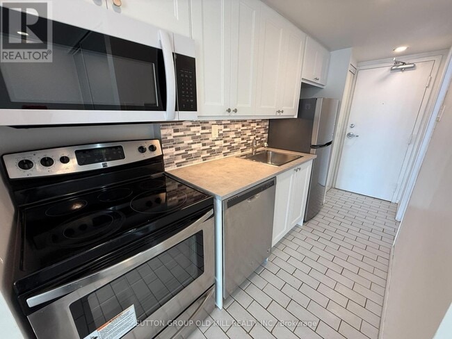 Building Photo - 705 King St W