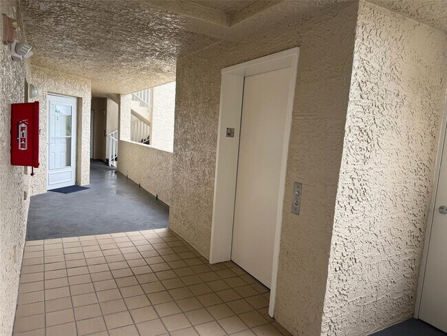 Foto del edificio - 426 Bouchelle Dr