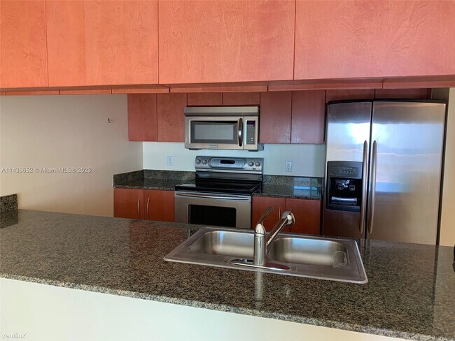 Foto del edificio - 1 br, 1 bath Condo - 1200 Brickell Bay Dr ...