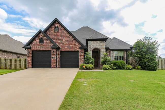 Gorgeous 3 bed/3 bath home in great Bentonville neighborhood - Gorgeous 3 bed/3 bath home in great Bentonville neighborhood