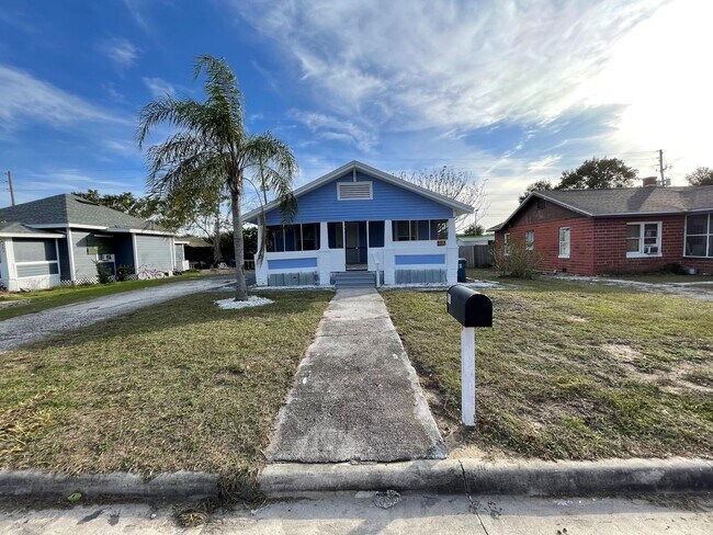 Building Photo - Lake Wales Home for Rent!