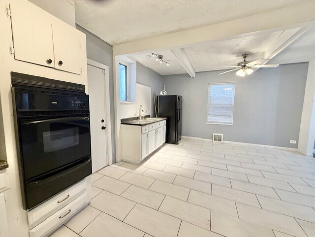 Foto del edificio - 2743 N Rutherford Ave