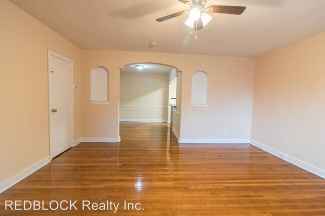 Building Photo - 5963 Woodcrest Ave