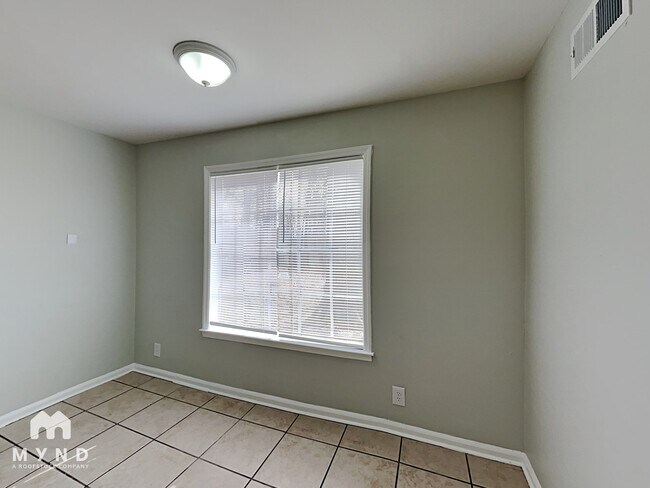 Foto del edificio - 3281 Whitney Ave