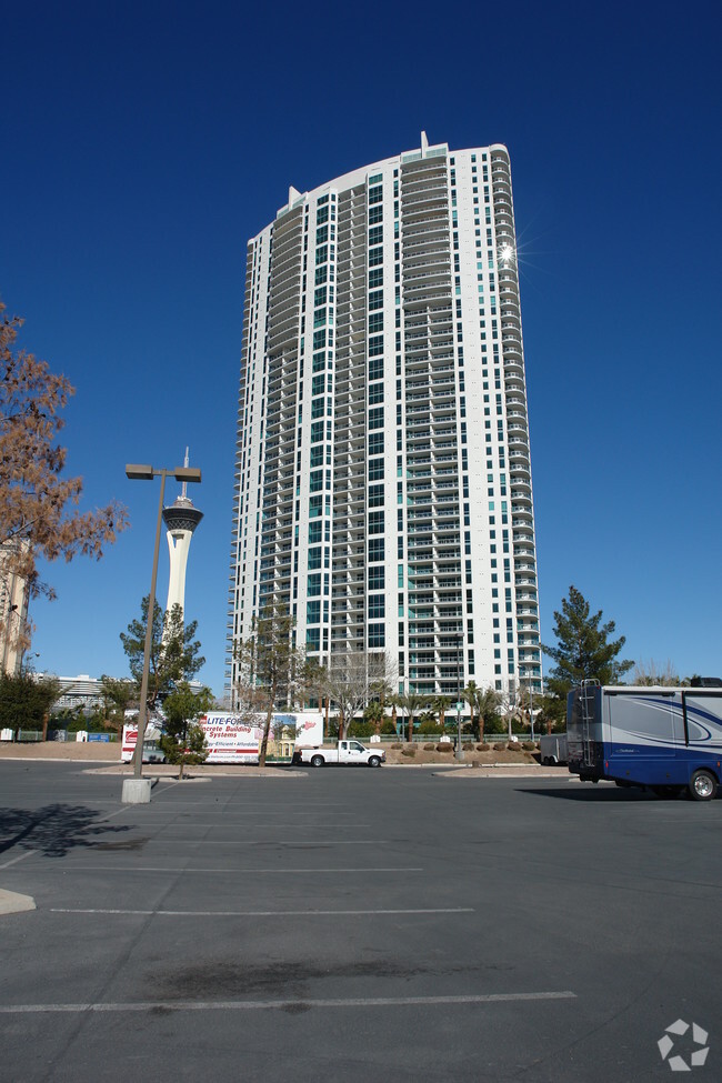 Building Photo - Turnberry Towers