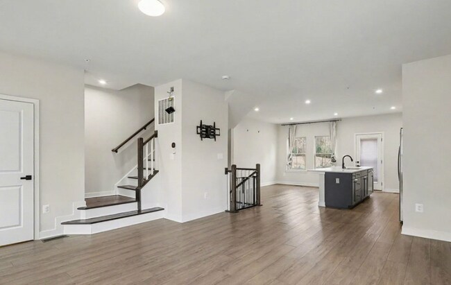 Foto del edificio - 6118 Northwest Dr