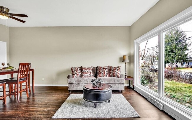 Building Photo - Coming Soon- Beautiful 3 Bedroom, 1 Bath h...