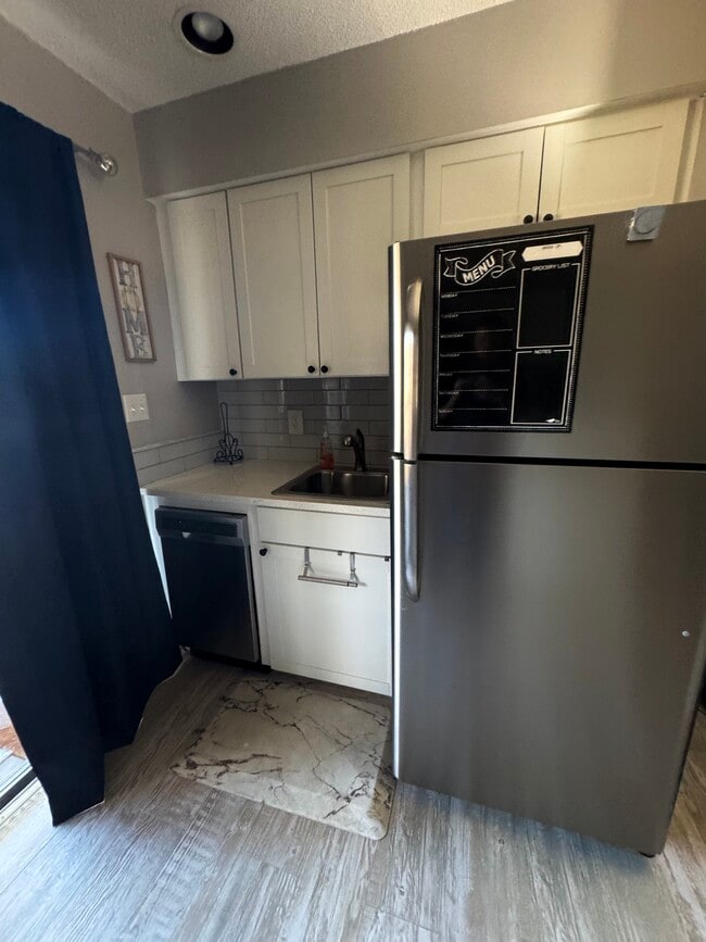 Foto del edificio - 160 Whitney Blvd