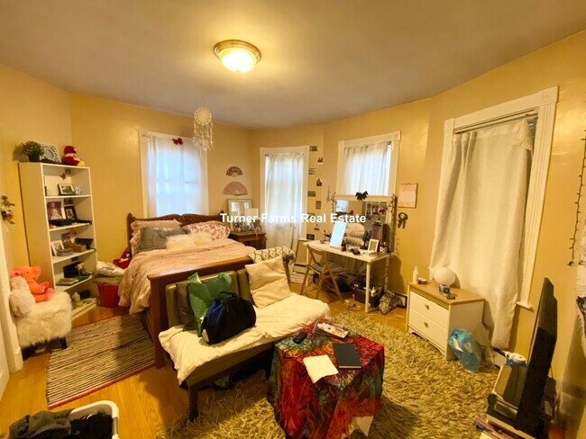 Building Photo - 8 Eldora St