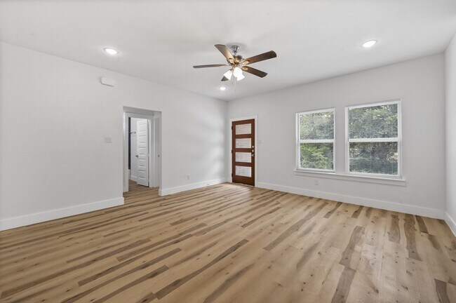 Foto del edificio - 6127 Tejas Dr