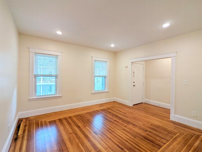 Building Photo - 8 Lowell Cir