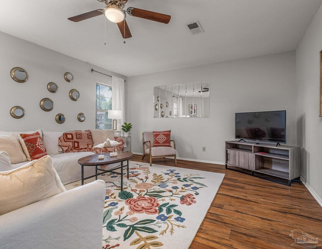 Foto del edificio - 4132 Baywoods Dr