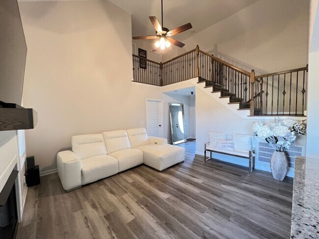 Foto del edificio - Beautiful Home Coming Soon!