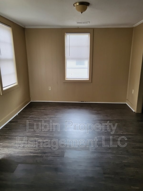 Building Photo - 1527 Cella St