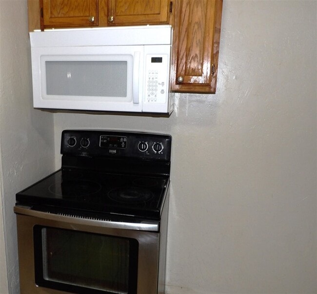 Building Photo - 1129 NW Ozmun Ave