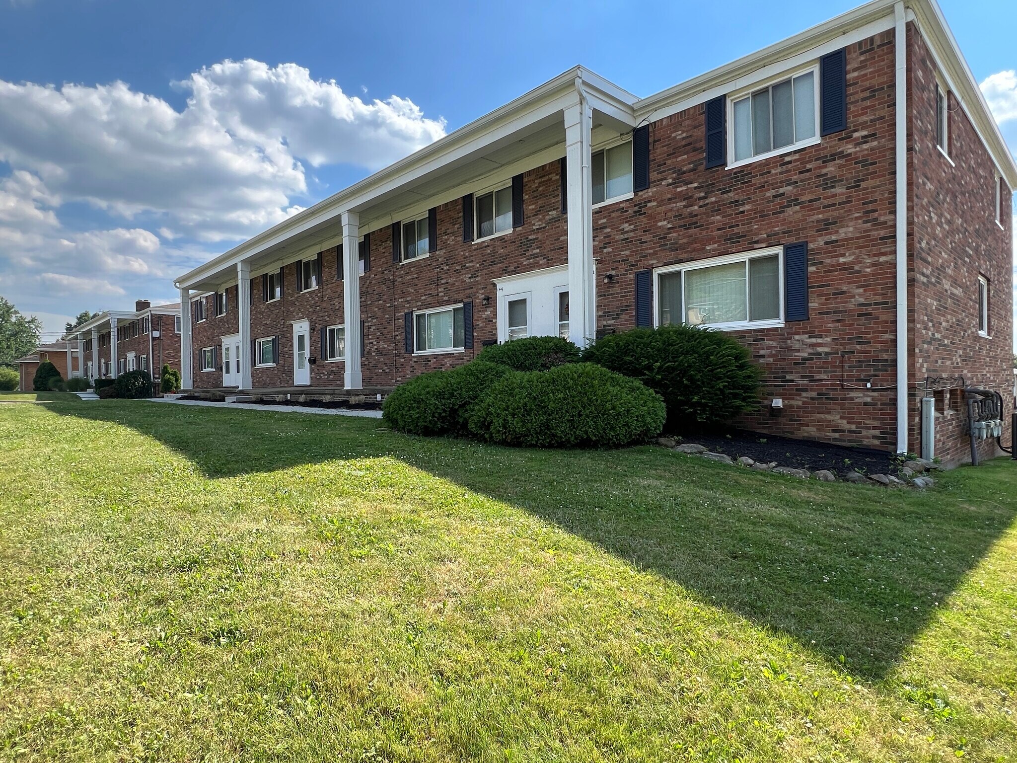 Cypress West Fairlawn Apartments – photo 1 of 22