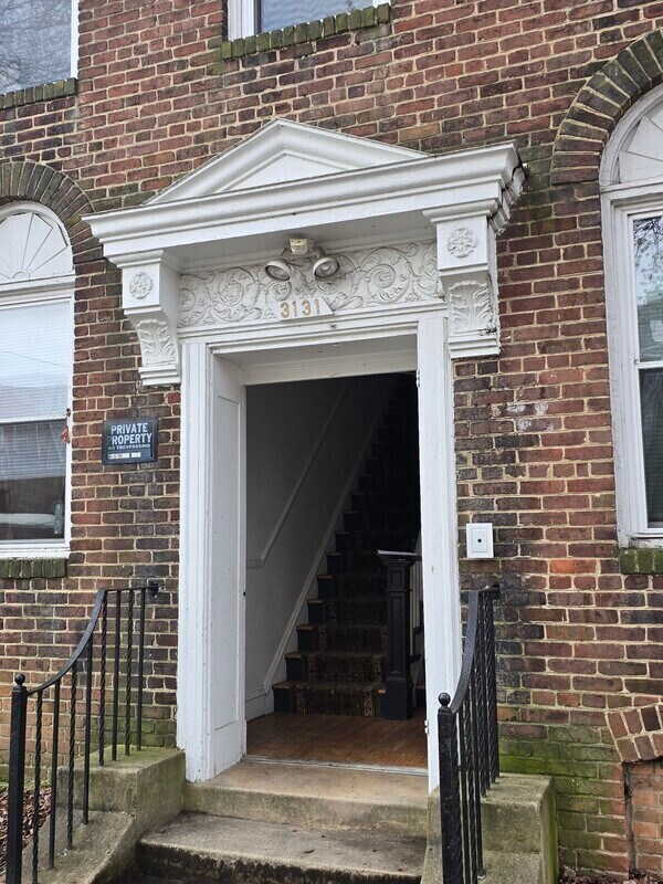 Building Photo - 3131 Hanover Ave