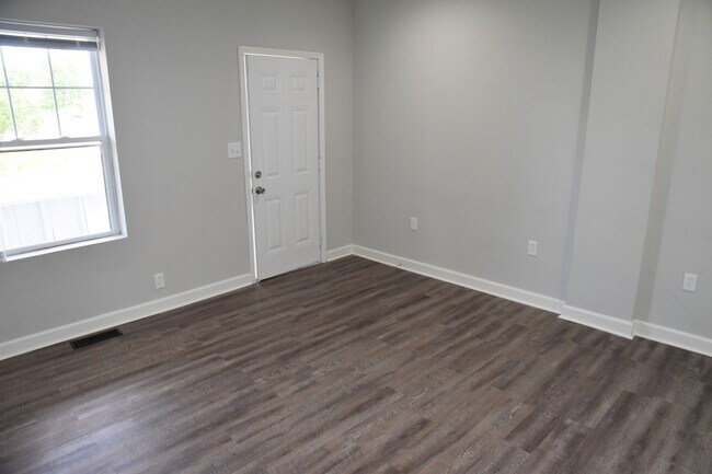 Foto del edificio - 565-567 E Deshler Avenue