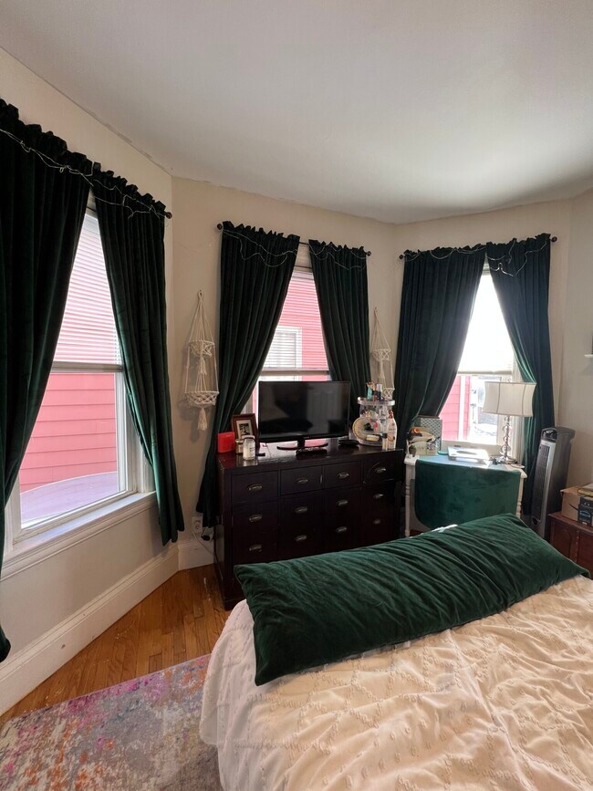 Foto del edificio - 381 Highland Ave