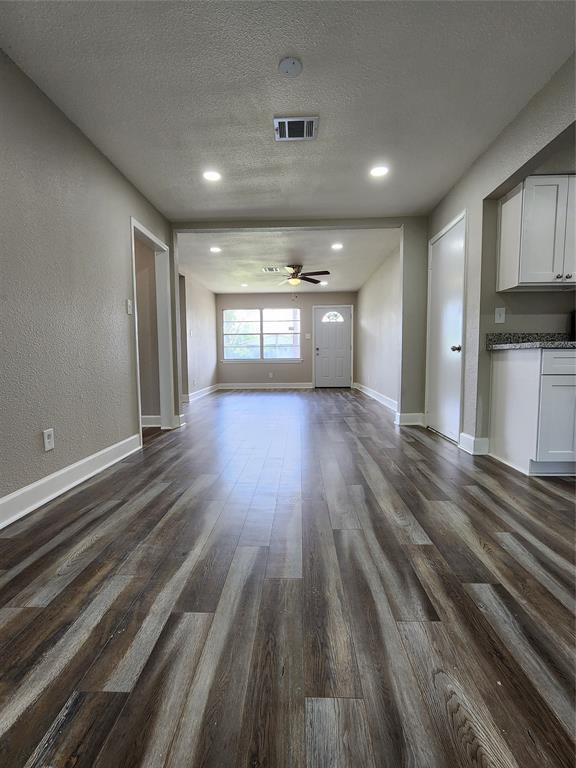 Foto del edificio - 5639 Woodgreen St