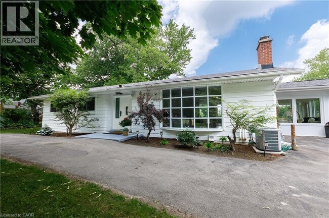Building Photo - 176 Riverbank Dr