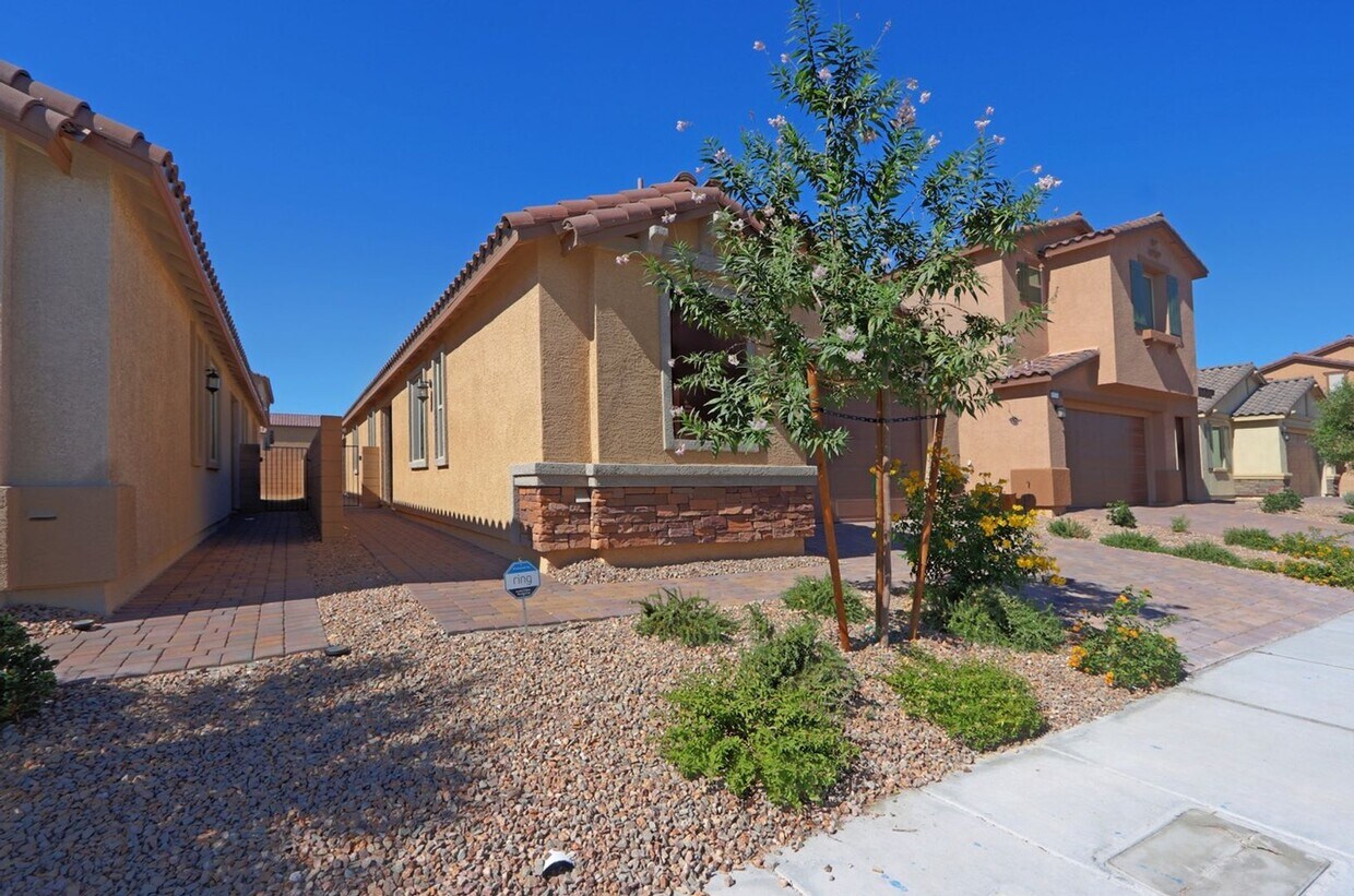 BEAUTIFUL 3 BEDROOM 3 FULL BATHROOMS SINGL... House Rental in North