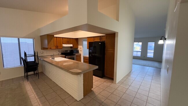 Building Photo - 5520 W Beryl Ave