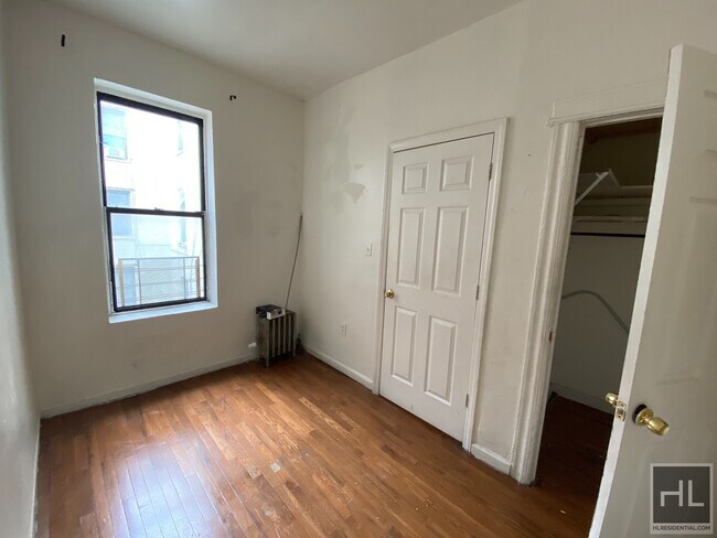 Building Photo - Three bedroom in Crown Heights