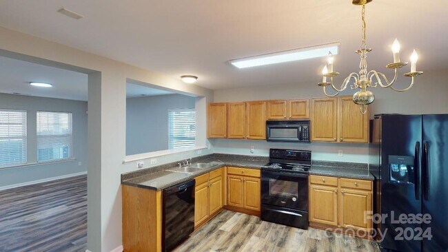 Foto del edificio - 7205 Thompson Greens Lane