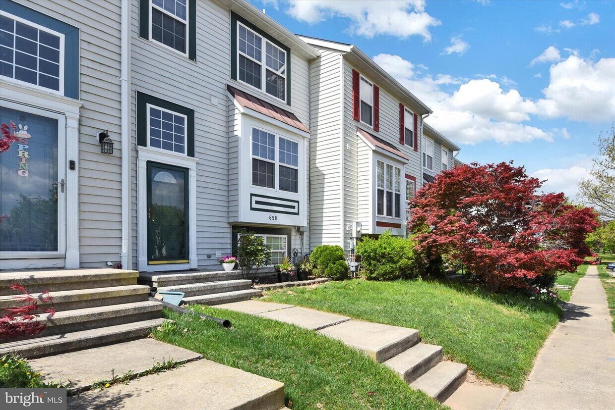 Primary Photo - 658 Boxwood Dr