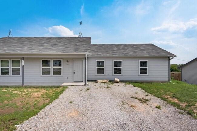 Building Photo - 113 Lynn Court Unit 100 Decatur, Tx 76234