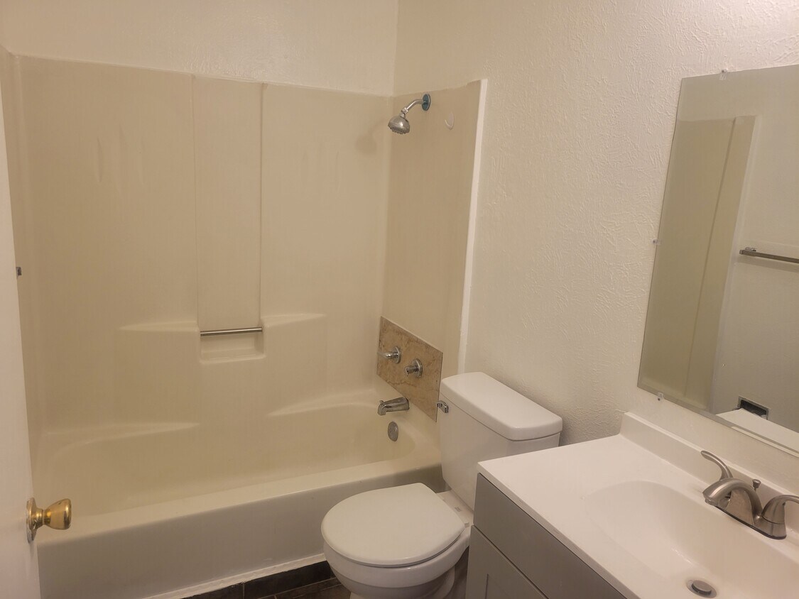 Foto principal - 12616 Copper Ave NE