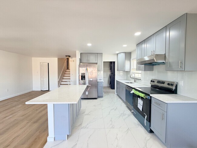 Foto del edificio - 15-75-75 208th Pl