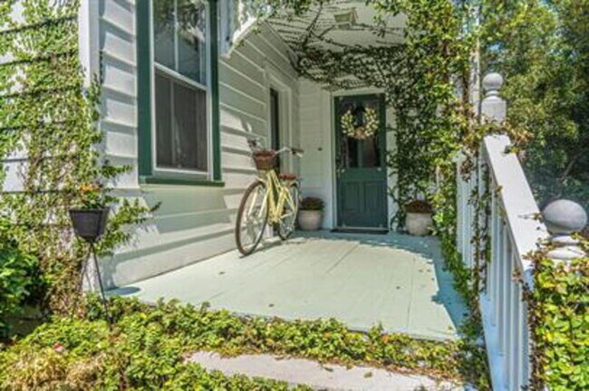 Foto del edificio - 560 E New England Ave