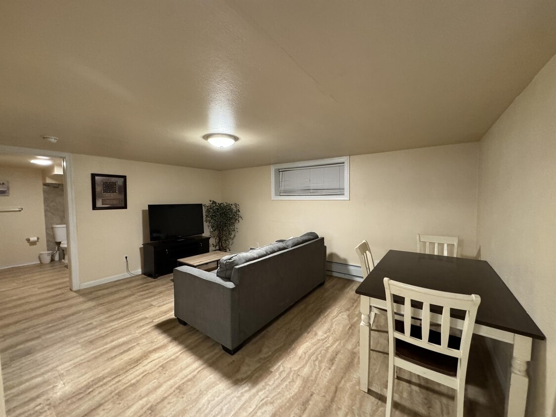 419 7th St S Unit 4, Great Falls, MT 59405 Room for Rent in Great