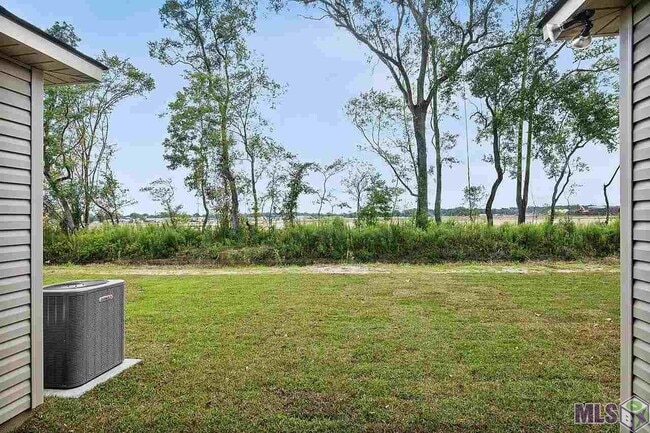 Building Photo - 2948 S Roth Ave