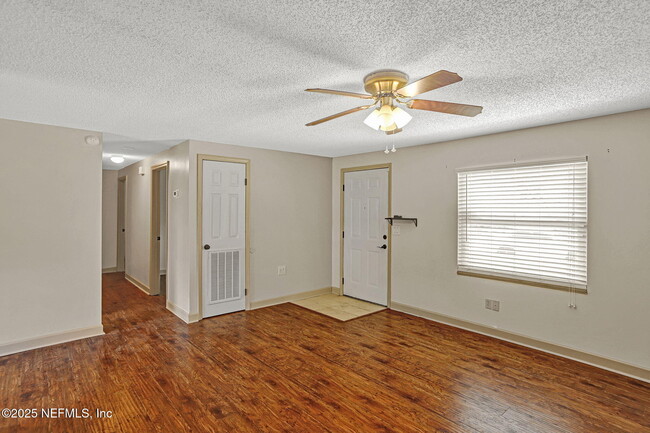 Building Photo - 2214 Luana Dr E