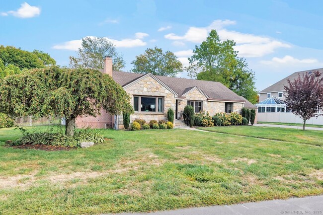 Building Photo - 26 Pearsall Pl