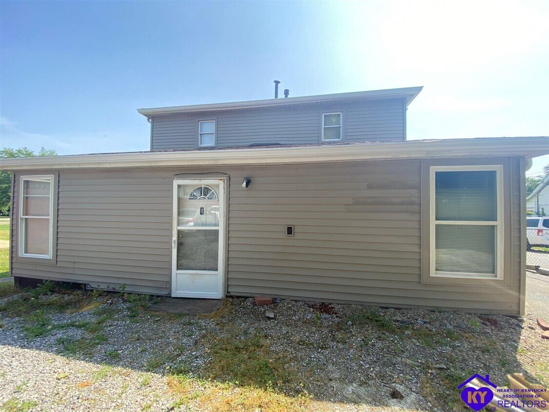 Primary Photo - 207 Main St