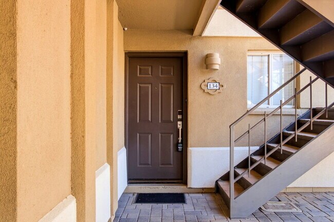 Foto del edificio - 2233 E Highland Ave