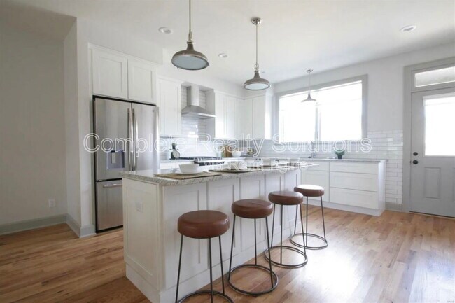 Foto del edificio - 4329 Swan Ave