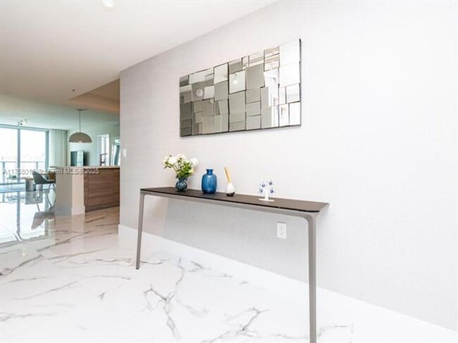 Foto del edificio - 300 Sunny Isles Blvd